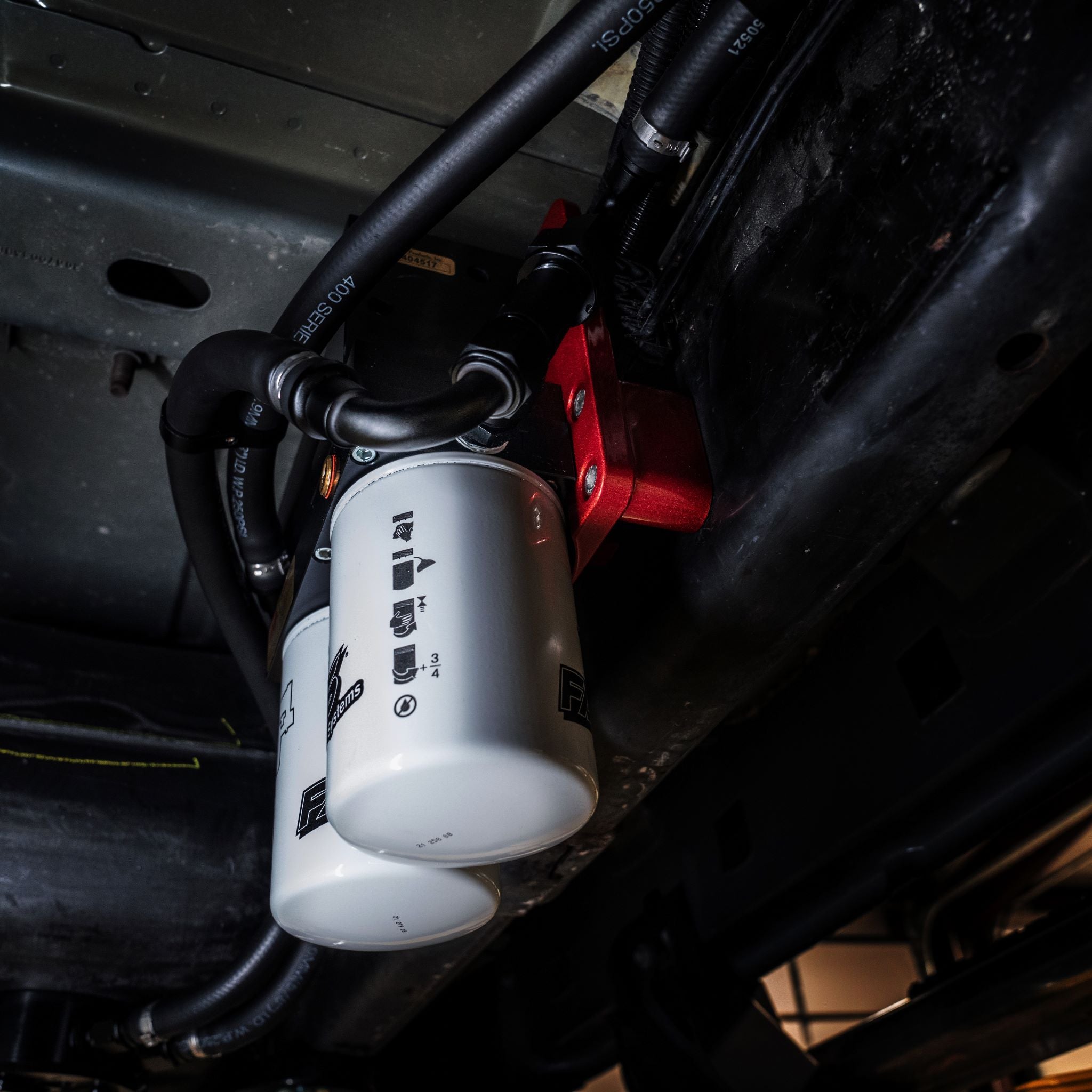 CUMMINS NON CARGO FRAME BILLET ALUMINUM FASS BRACKET INSTALLED UP CLOSE 